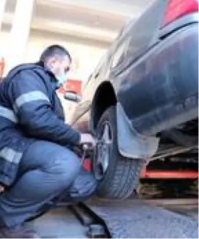 Lastikçilerde 1 Aralık yoğunluğu Lastikçilerde 1 Aralık yoğunluğu