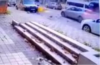 Son dakika... Maltepe'de motosiklet kazası kamerada Son dakika... Maltepe'de motosiklet kazası kamerada