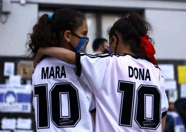 Maradona hayranı olan bir baba ikiz kızlarına Mara ve Dona ismini verdi Maradona hayranı olan bir baba ikiz kızlarına Mara ve Dona ismini verdi