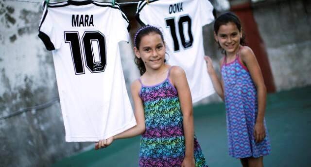 Maradona hayranı olan bir baba ikiz kızlarına Mara ve Dona ismini verdi Maradona hayranı olan bir baba ikiz kızlarına Mara ve Dona ismini verdi