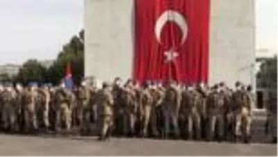 Mehmetçik dualarla El Bab'a uğurlandı Mehmetçik dualarla El Bab'a uğurlandı