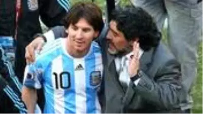 Messi, attığı golü Maradona'nın Newell's formasıyla kutlayarak efsaneyi andı Messi, attığı golü Maradona'nın Newell's formasıyla kutlayarak efsaneyi andı