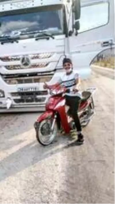 Motosiklet kamyonla çarpıştı, sürücüsü hayatını kaybetti Motosiklet kamyonla çarpıştı, sürücüsü hayatını kaybetti