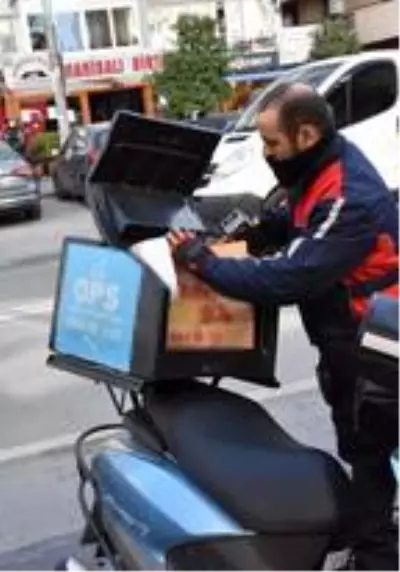 Motosikletli kurye sayısındaki artış gayriresmi çalışanlardan kaynaklı iddiası Motosikletli kurye sayısındaki artış gayriresmi çalışanlardan kaynaklı iddiası