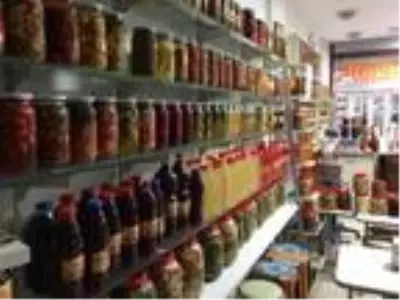 Muzdan yumurtaya kadar 85 çeşit turşu yapıyor Muzdan yumurtaya kadar 85 çeşit turşu yapıyor