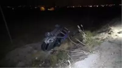 Hafif ticari araçla otomobil çarpıştı: 2 yaralı Hafif ticari araçla otomobil çarpıştı: 2 yaralı