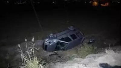 Hafif ticari araçla otomobil çarpıştı: 2 yaralı Hafif ticari araçla otomobil çarpıştı: 2 yaralı