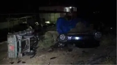 Hafif ticari araçla otomobil çarpıştı: 2 yaralı Hafif ticari araçla otomobil çarpıştı: 2 yaralı