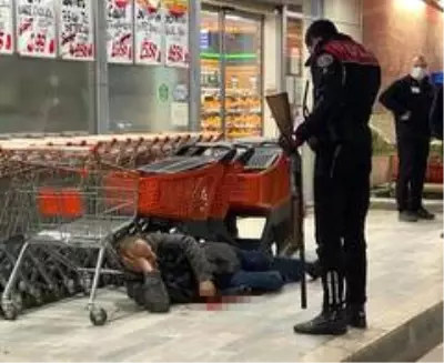 Önce boşanma aşamasındaki eşini, sonra kendini vurdu Önce boşanma aşamasındaki eşini, sonra kendini vurdu