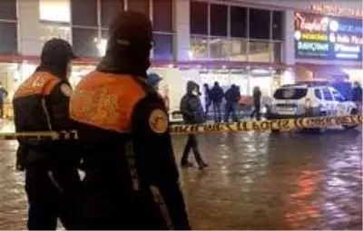 Önce boşanma aşamasındaki eşini, sonra kendini vurdu Önce boşanma aşamasındaki eşini, sonra kendini vurdu