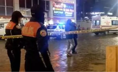Önce boşanma aşamasındaki eşini, sonra kendini vurdu Önce boşanma aşamasındaki eşini, sonra kendini vurdu