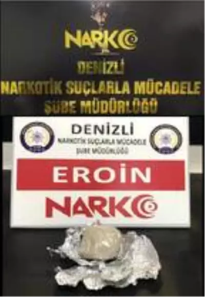 Otomobil teybi arkasında uyuşturucu sevkiyatına 2 tutuklama Otomobil teybi arkasında uyuşturucu sevkiyatına 2 tutuklama