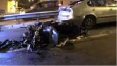 Otomobile arkadan çarpan motosikletin sürücüsü yaşamını yitirdi Otomobile arkadan çarpan motosikletin sürücüsü yaşamını yitirdi