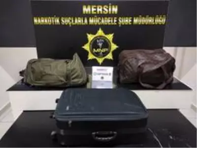 Otomobilin bagajından 393 bin adet uyuşturucu hap çıktı Otomobilin bagajından 393 bin adet uyuşturucu hap çıktı
