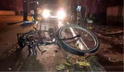 Otomobilin çarptığı bisikletli ağır yaralandı Otomobilin çarptığı bisikletli ağır yaralandı