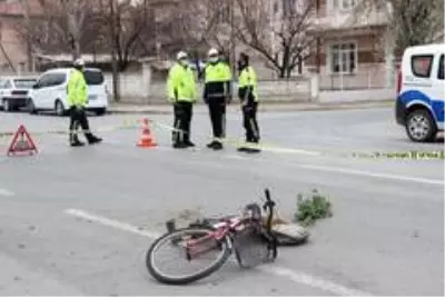 - Otomobilin çarptığı bisikletli yaşlı adam ağır yaralandı - Otomobilin çarptığı bisikletli yaşlı adam ağır yaralandı