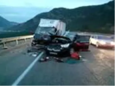 Son dakika haberleri | Otomobille kamyonet çarpıştı: 1 ölü, 4 yaralı Son dakika haberleri | Otomobille kamyonet çarpıştı: 1 ölü, 4 yaralı