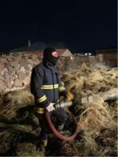 Özalp ilçesinde bin bağ ot yandı Özalp ilçesinde bin bağ ot yandı
