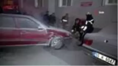 Son dakika haber... Park halindeki otomobilde yangın Son dakika haber... Park halindeki otomobilde yangın