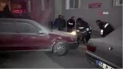Son dakika haber... Park halindeki otomobilde yangın Son dakika haber... Park halindeki otomobilde yangın