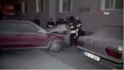 Son dakika haber... Park halindeki otomobilde yangın Son dakika haber... Park halindeki otomobilde yangın
