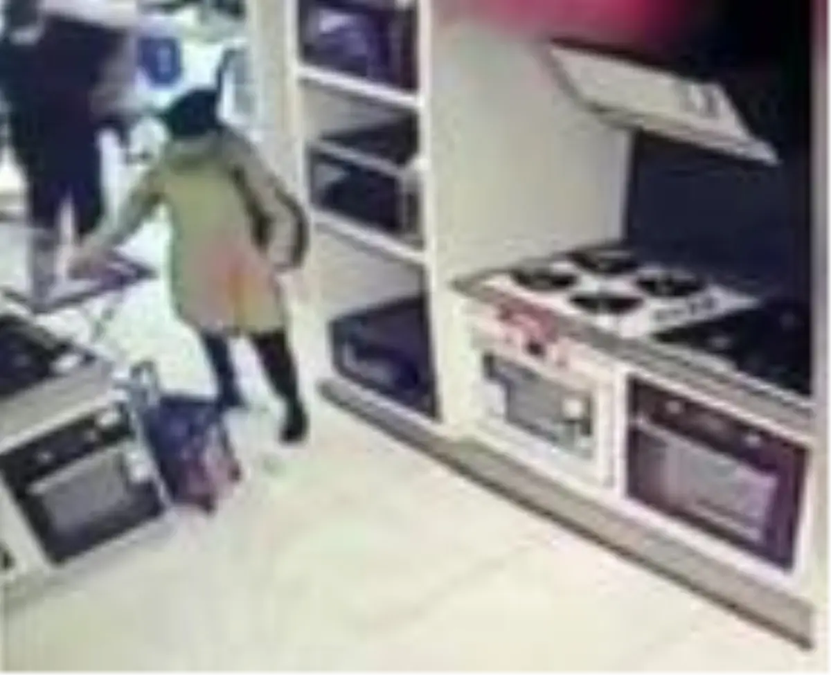 Pendik'te iş yerinde hırsızlık anı kamerada