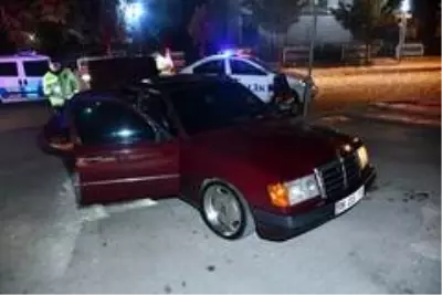 Son dakika haberi! Polisin dur ihtarına uymayan sürücü otomobili bırakıp kaçtı Son dakika haberi! Polisin dur ihtarına uymayan sürücü otomobili bırakıp kaçtı