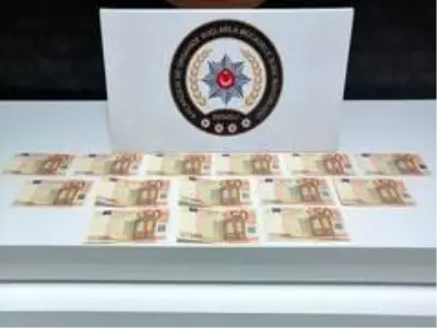 Son dakika haberleri: Sahte döviz bozduran 2 şüpheli suçüstü yakalandı Son dakika haberleri: Sahte döviz bozduran 2 şüpheli suçüstü yakalandı