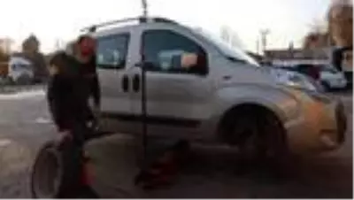 Sanayilerde 'kış lastiği' mesaisi Sanayilerde 'kış lastiği' mesaisi