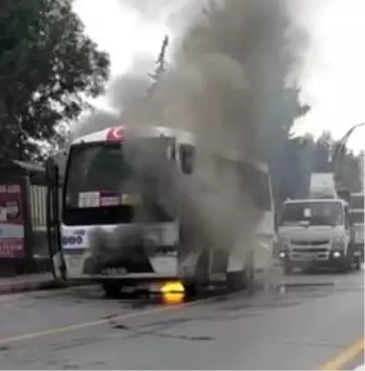 Seyir halindeki halk otobüsü yandı Seyir halindeki halk otobüsü yandı