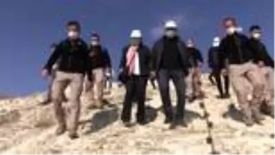 Siirt'te 3 bin 500 yıllık tarihi Akabe yolunda doğa yürüyüşü yapıldı Siirt'te 3 bin 500 yıllık tarihi Akabe yolunda doğa yürüyüşü yapıldı