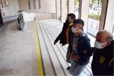 Son dakika haberleri... Silahla başından vurulan genç yaşam mücadelesini kaybetti Son dakika haberleri... Silahla başından vurulan genç yaşam mücadelesini kaybetti