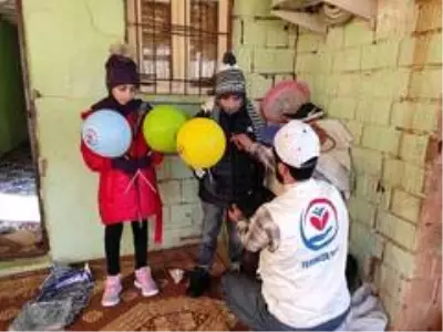 Silvan'da yardıma muhtaç çocuklara kışlık giysi dağıtıldı Silvan'da yardıma muhtaç çocuklara kışlık giysi dağıtıldı