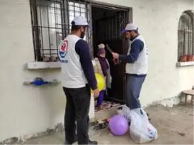 Silvan'da yardıma muhtaç çocuklara kışlık giysi dağıtıldı Silvan'da yardıma muhtaç çocuklara kışlık giysi dağıtıldı