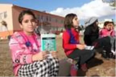 'Sırtımdaki Kütüphane projesiyle 6 bin 200 çocuğa ulaştılar 'Sırtımdaki Kütüphane projesiyle 6 bin 200 çocuğa ulaştılar