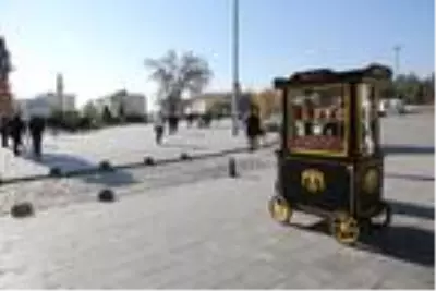 Sivas'ta simitçilere tarihi dokuya uygun satış arabası Sivas'ta simitçilere tarihi dokuya uygun satış arabası