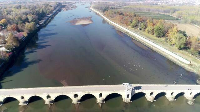 Su seviyesi düşen Meriç Nehri'nde oluşan kum adacıkları korkuttu! Yağış olmazsa buğday üretiminde sıkıntı yaşanacak Su seviyesi düşen Meriç Nehri'nde oluşan kum adacıkları korkuttu! Yağış olmazsa buğday üretiminde sıkıntı yaşanacak