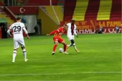 Süper Lig: Kayserispor: 0 Karagümrük: 0 (Maç devam ediyor) Süper Lig: Kayserispor: 0 Karagümrük: 0 (Maç devam ediyor)