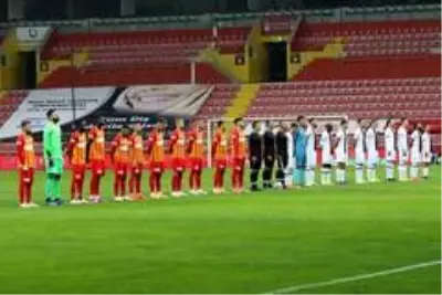 Süper Lig: Kayserispor: 0 Karagümrük: 0 (Maç devam ediyor) Süper Lig: Kayserispor: 0 Karagümrük: 0 (Maç devam ediyor)