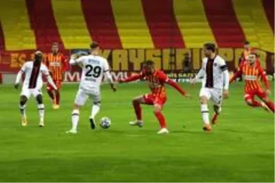 Süper Lig: Kayserispor: 0 Karagümrük: 0 (Maç devam ediyor) Süper Lig: Kayserispor: 0 Karagümrük: 0 (Maç devam ediyor)