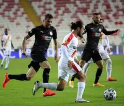Süper Lig: Sivasspor: 0 - Göztepe: 0 (İlk yarı) Süper Lig: Sivasspor: 0 - Göztepe: 0 (İlk yarı)