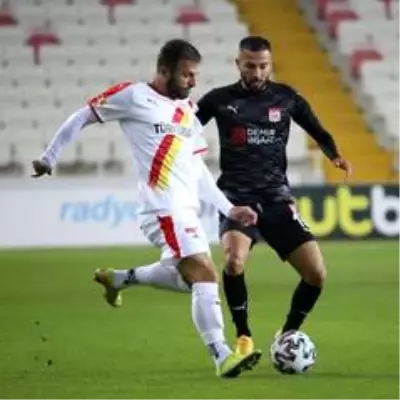 Süper Lig: Sivasspor: 0 - Göztepe: 0 (İlk yarı) Süper Lig: Sivasspor: 0 - Göztepe: 0 (İlk yarı)