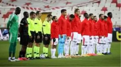 Süper Lig: Sivasspor: 0 - Göztepe: 0 (İlk yarı) Süper Lig: Sivasspor: 0 - Göztepe: 0 (İlk yarı)
