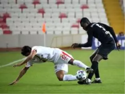 Süper Lig: Sivasspor: 0 - Göztepe: 0 (İlk yarı) Süper Lig: Sivasspor: 0 - Göztepe: 0 (İlk yarı)