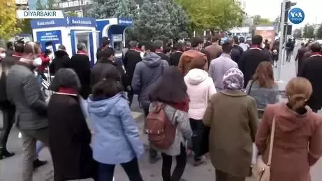 Tahir Elçi İçin Pandemi Gölgesinde Anma Tahir Elçi İçin Pandemi Gölgesinde Anma