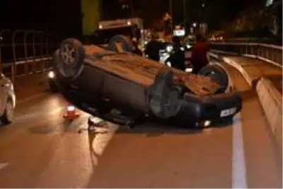 Köprüde devrilen otomobilin sürücüsü yaralandı Köprüde devrilen otomobilin sürücüsü yaralandı