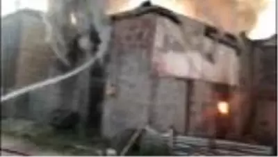 Tarsus'ta çıkan yangında tek katlı ev kullanılamaz hale geldi Tarsus'ta çıkan yangında tek katlı ev kullanılamaz hale geldi