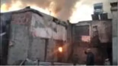 Tarsus'ta çıkan yangında tek katlı ev kullanılamaz hale geldi Tarsus'ta çıkan yangında tek katlı ev kullanılamaz hale geldi