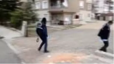 Tartıştığı komşusu tarafından bıçaklanan kadın yaralandı Tartıştığı komşusu tarafından bıçaklanan kadın yaralandı