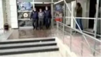 Mersin'de tartıştığı komşusunu silahla öldüren zanlı tutuklandı Mersin'de tartıştığı komşusunu silahla öldüren zanlı tutuklandı